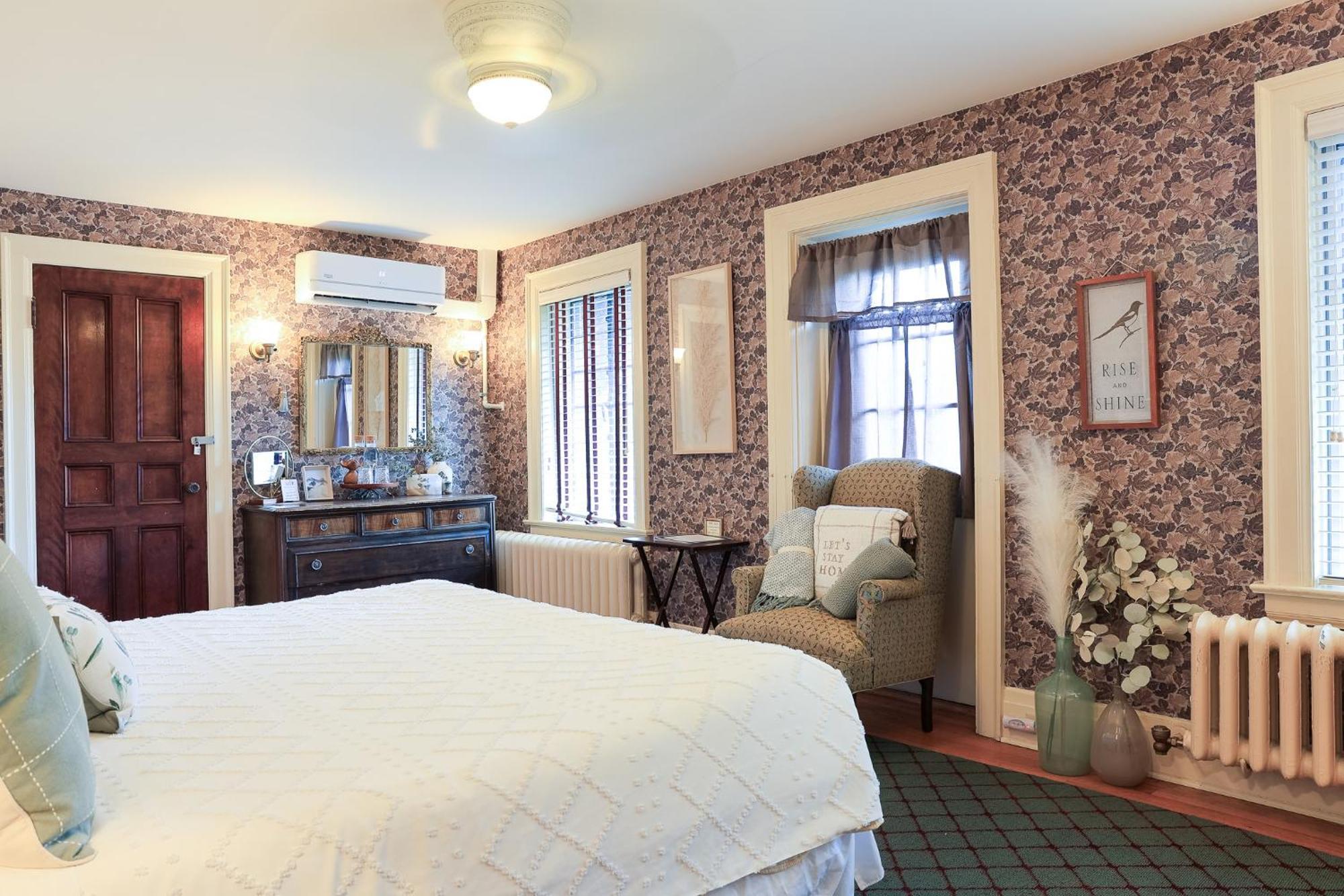 Stone Chalet Bed & Breakfast Inn Ann Arbor Exterior photo