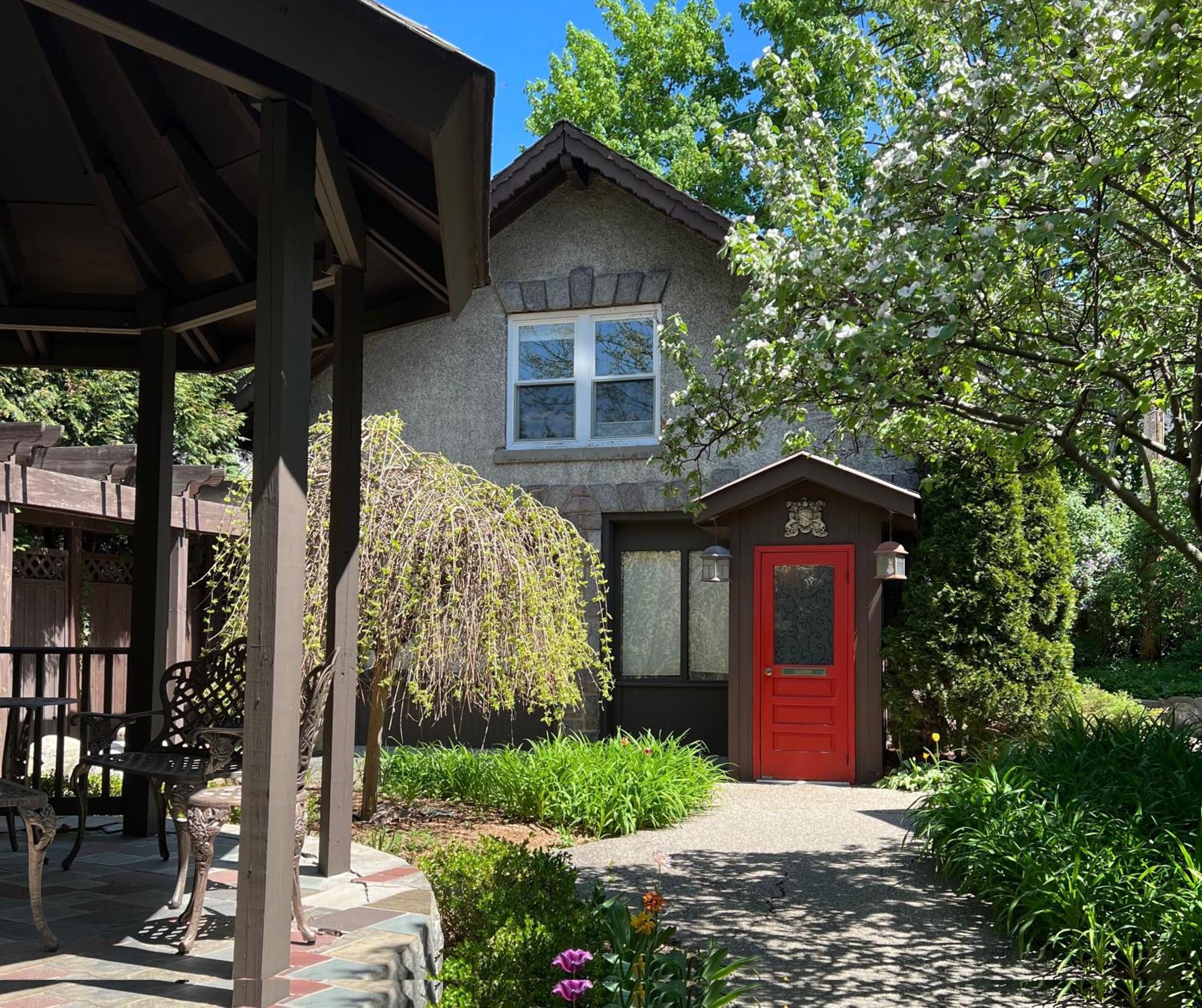Stone Chalet Bed & Breakfast Inn Ann Arbor Exterior photo
