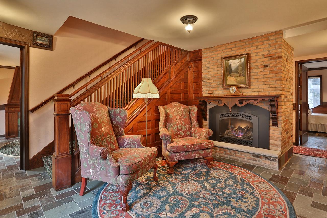 Stone Chalet Bed & Breakfast Inn Ann Arbor Exterior photo