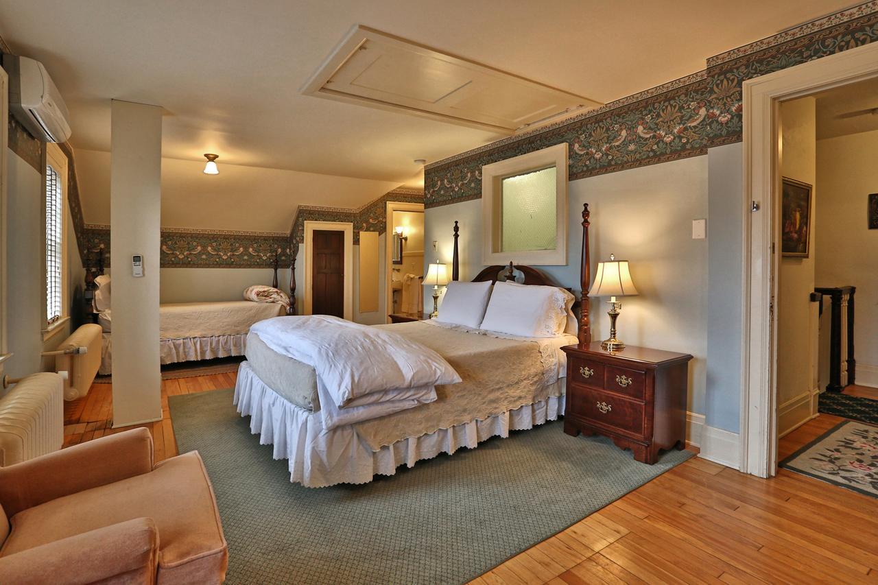 Stone Chalet Bed & Breakfast Inn Ann Arbor Exterior photo