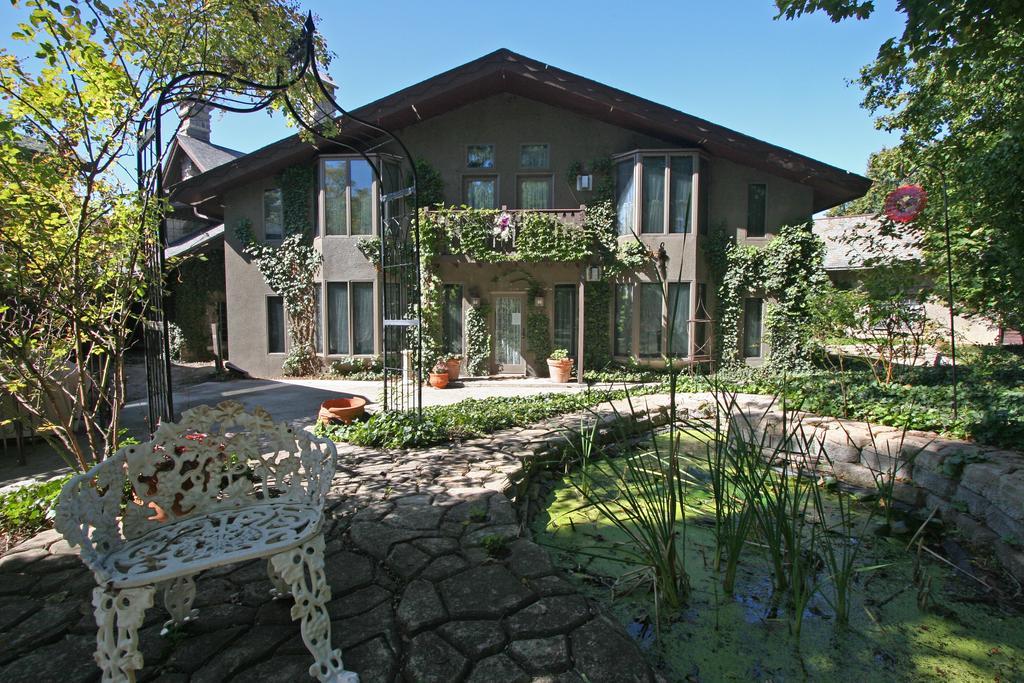 Stone Chalet Bed & Breakfast Inn Ann Arbor Exterior photo